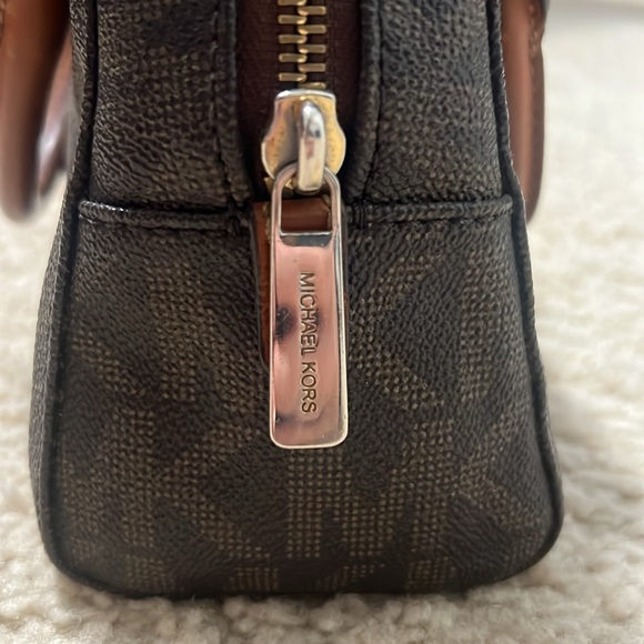 Micheal Kors handbag - Picture 4 of 5